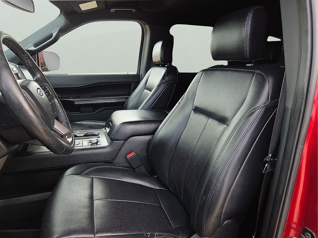 Used 2019 Ford Expedition XLT w/ Equipment Group 202A AWD/4WD image 16