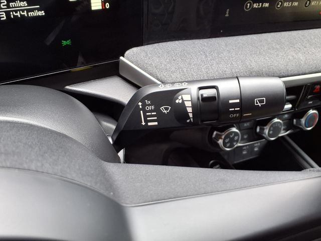 Used 2025 Nissan Kicks SV FWD image 12