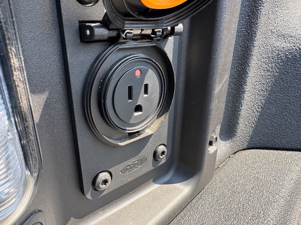 Used 2025 Ford Maverick Lariat w/ Black Appearance Package image 11