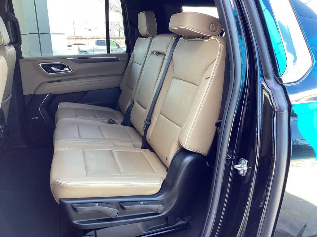 Used 2024 Chevrolet Suburban Premier RWD image 13