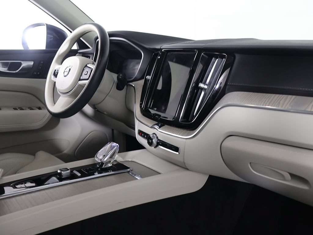 Used 2023 Volvo XC60 B6 Ultimate AWD/4WD image 29