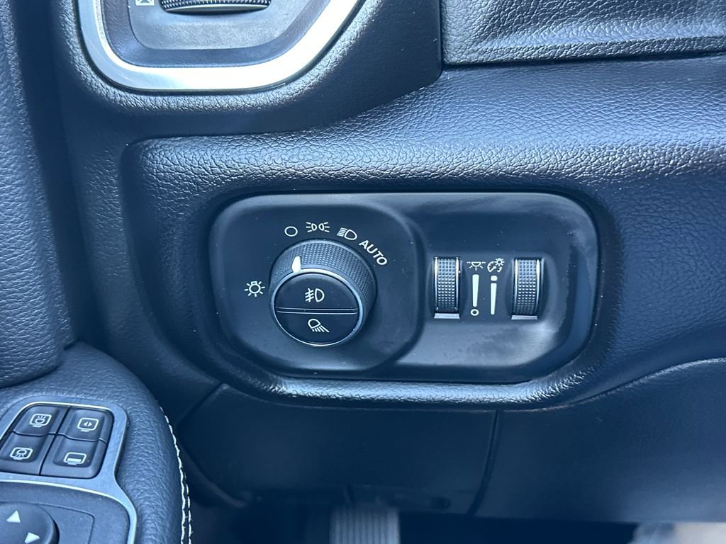 Used 2024 RAM 2500 Laramie AWD/4WD image 30