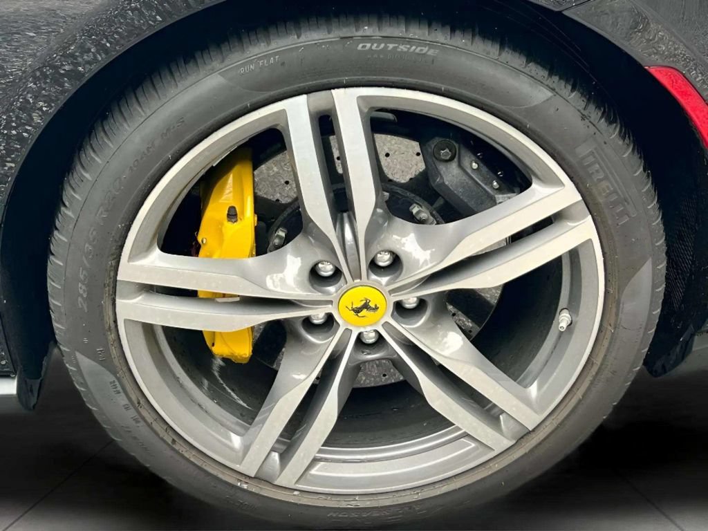 Used 2020 Ferrari Portofino RWD image 41