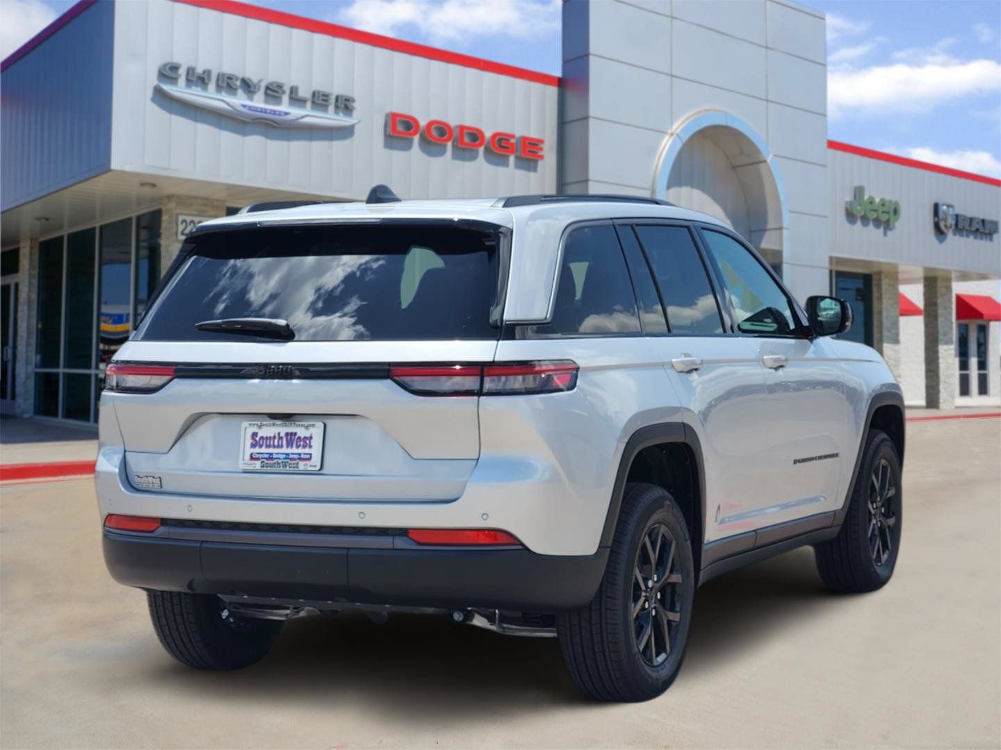New 2026 Jeep Grand Cherokee Altitude RWD image 5