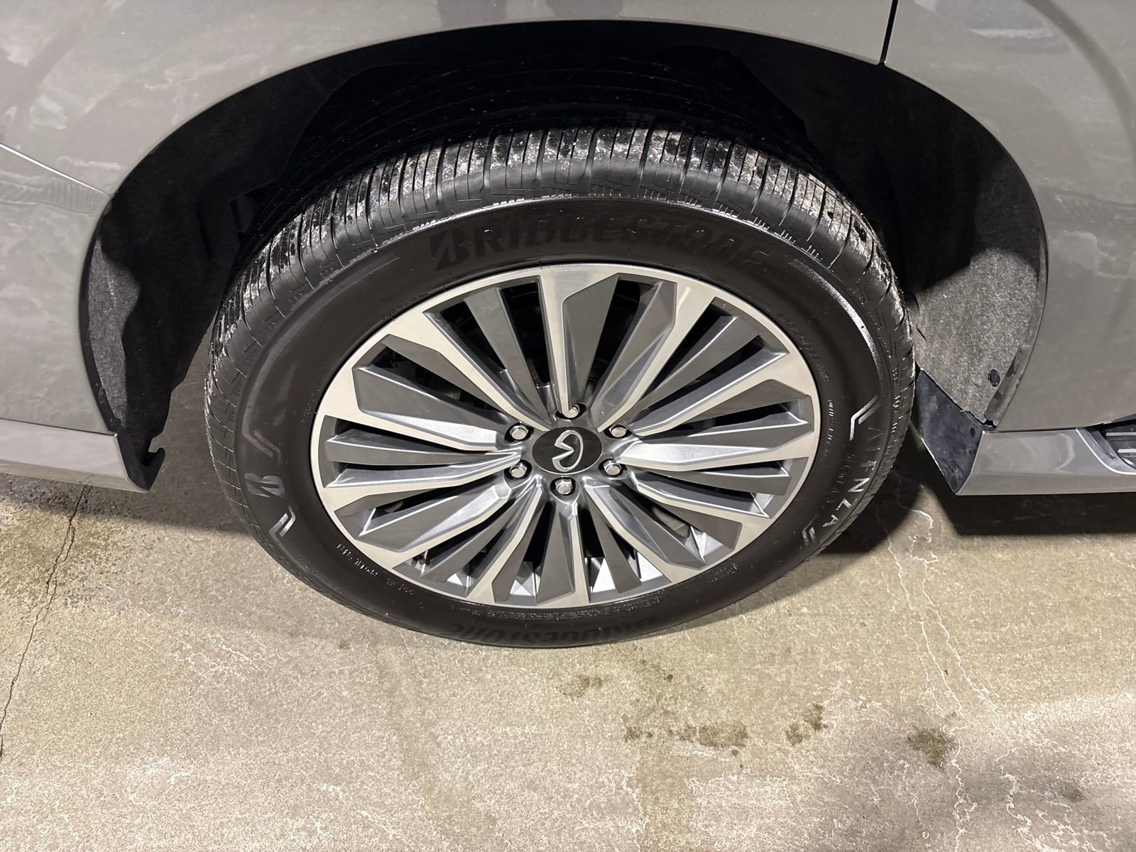 Certified 2025 INFINITI QX80 Sensory image 32