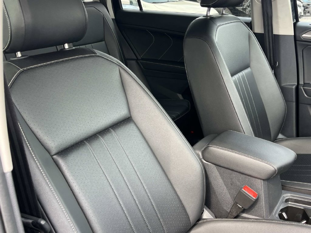 Used 2024 Volkswagen Tiguan SE AWD/4WD image 28