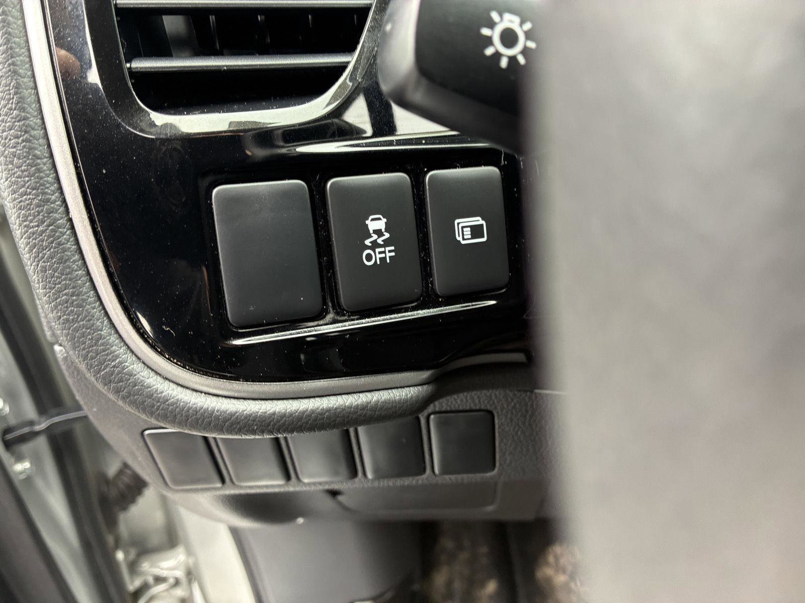 Used 2020 Mitsubishi Outlander SE image 15