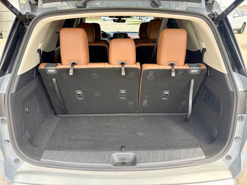 Used 2025 Nissan Pathfinder Platinum FWD image 5