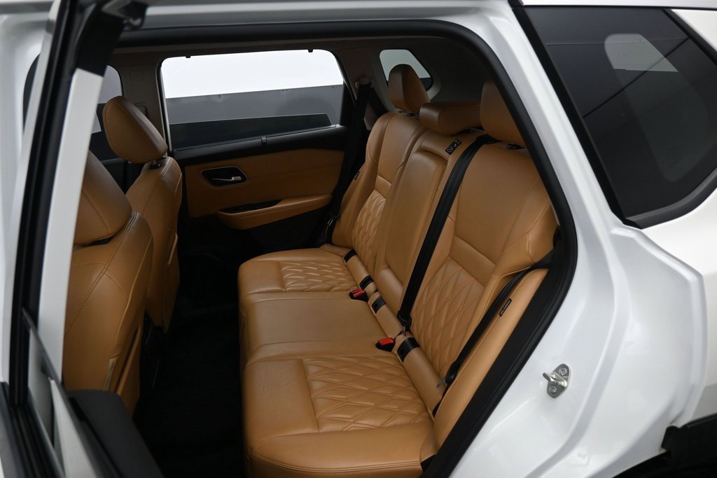 Used 2022 Nissan Rogue Platinum w/ Head-Up Display Package image 35