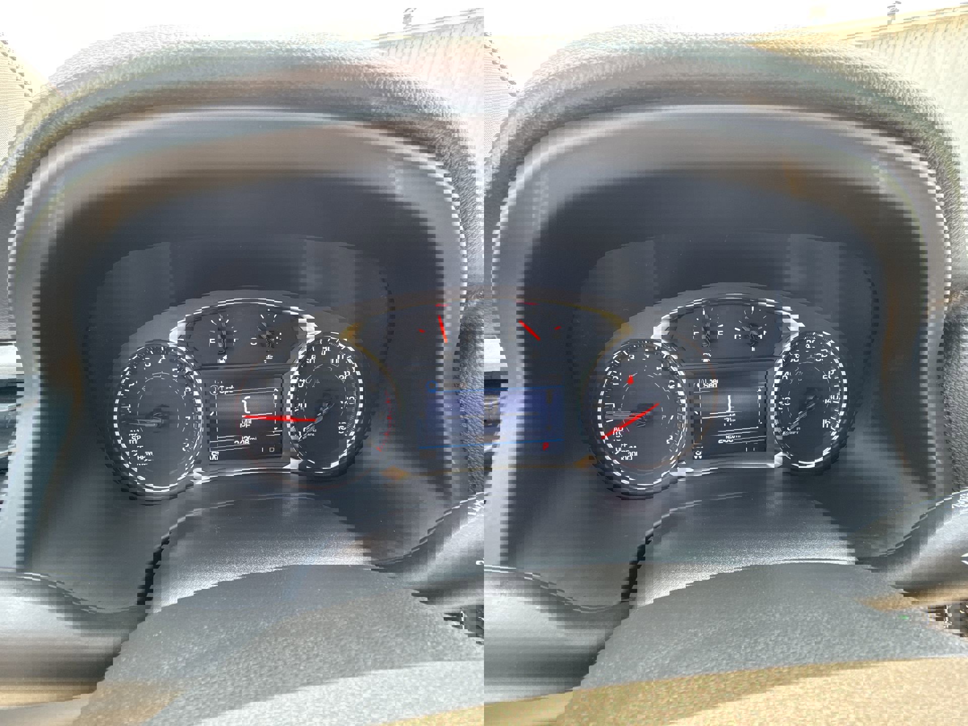 Used 2023 GMC Acadia SLE w/ Driver Convenience Package image 11