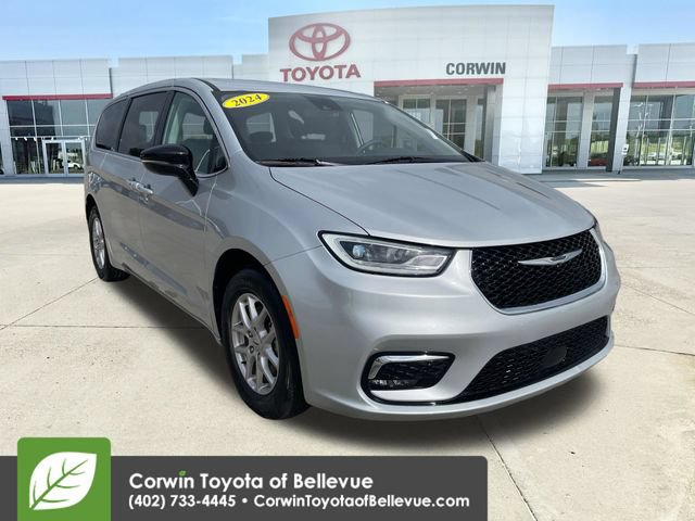Used 2024 Chrysler Pacifica Touring-L FWD image 1