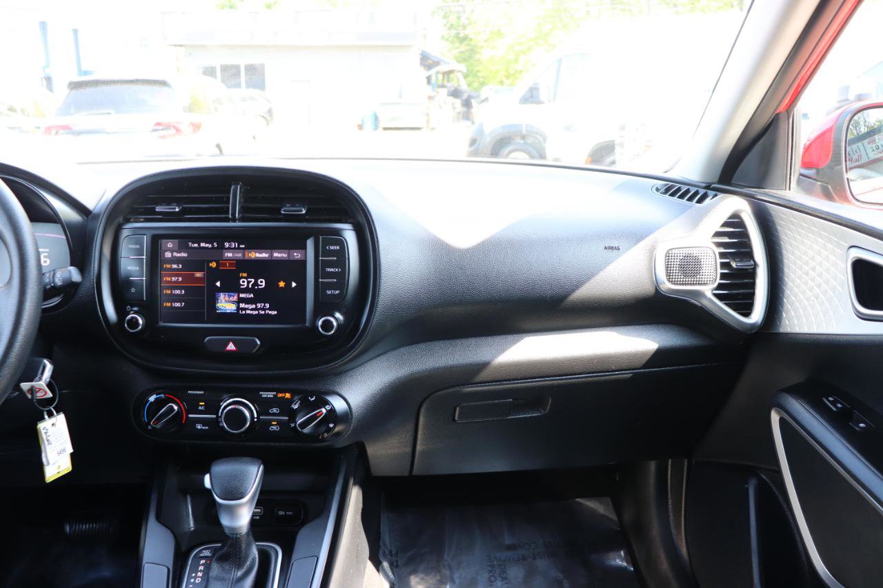 Used 2023 Kia Soul LX w/ LX Technology Package FWD image 18