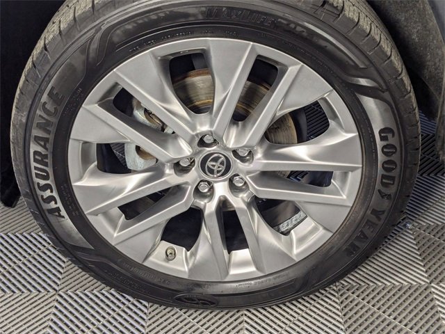 Used 2019 Toyota RAV4 Limited image 7