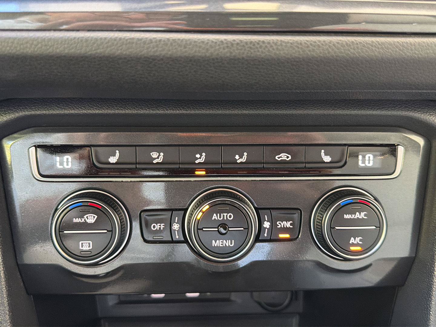 Certified 2021 Volkswagen Tiguan SE R-Line FWD image 22