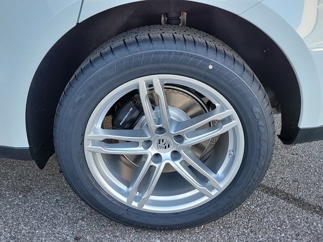 Used 2025 Porsche Macan image 13