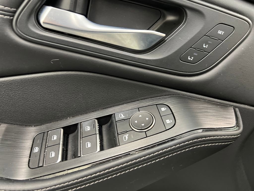 Used 2025 Nissan Rogue SL w/ Tech Package image 12