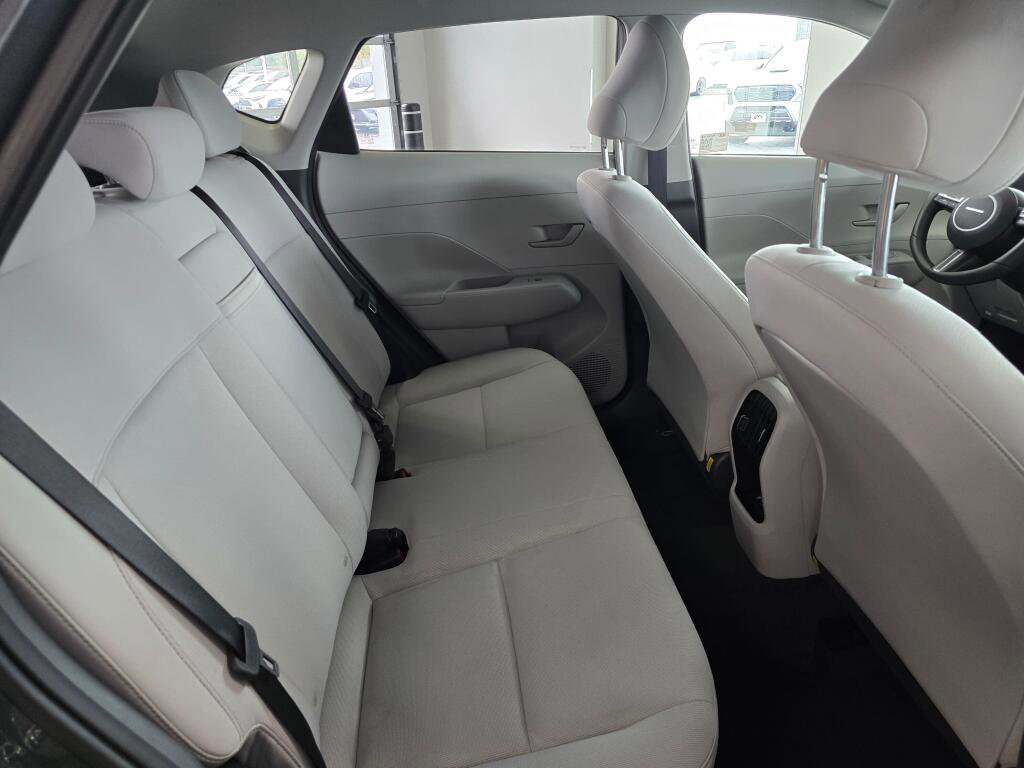 Used 2025 Hyundai Kona SEL AWD/4WD image 38