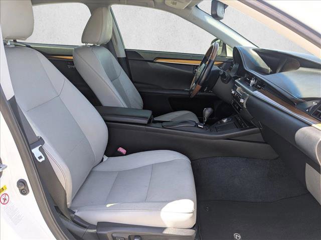 Used 2015 Lexus ES 300h w/ Navigation System Package image 22