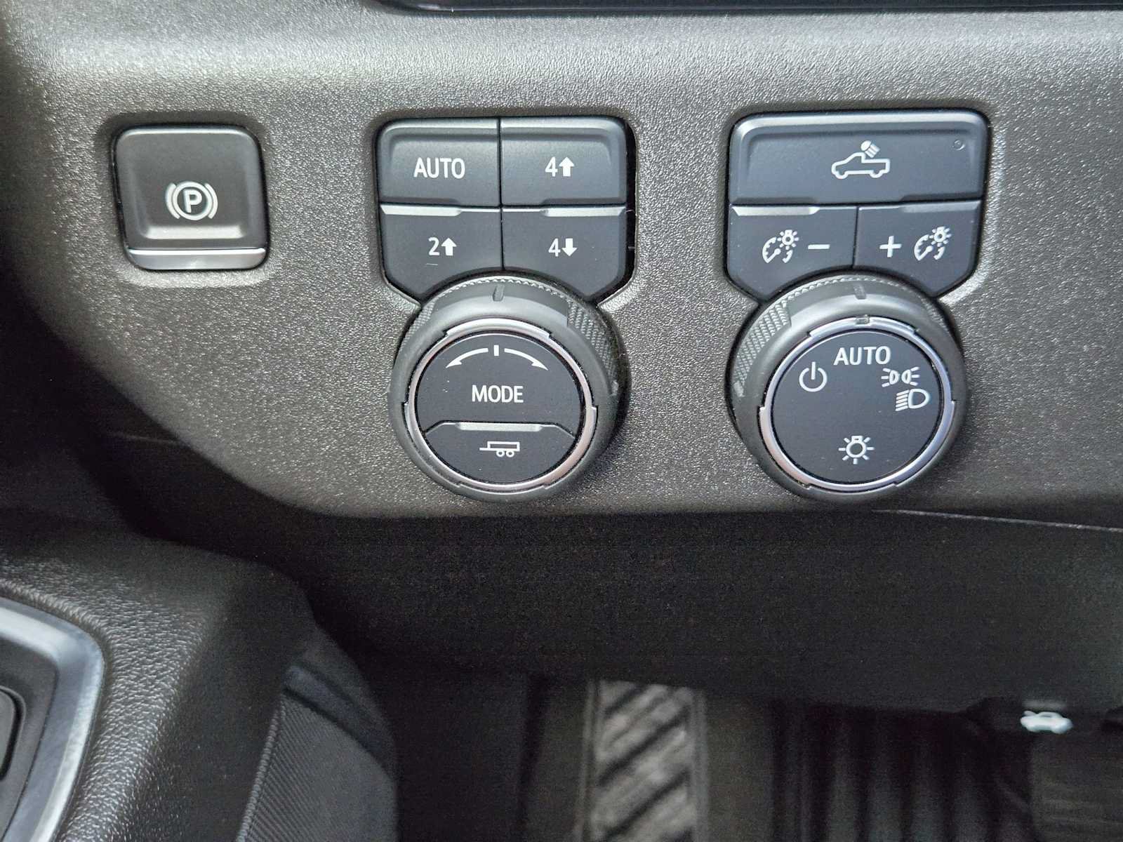 Certified 2024 Chevrolet Silverado 1500 LT w/ Z71 Off-Road Package AWD/4WD image 21