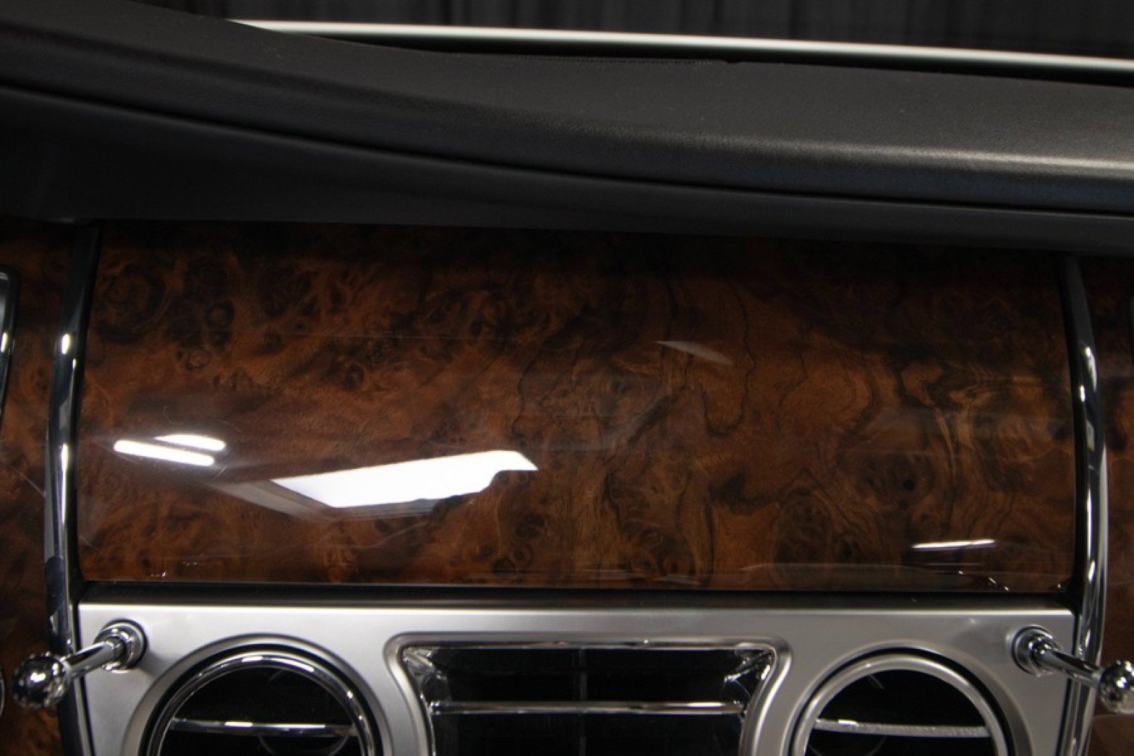 Used 2017 Rolls-Royce Dawn image 27