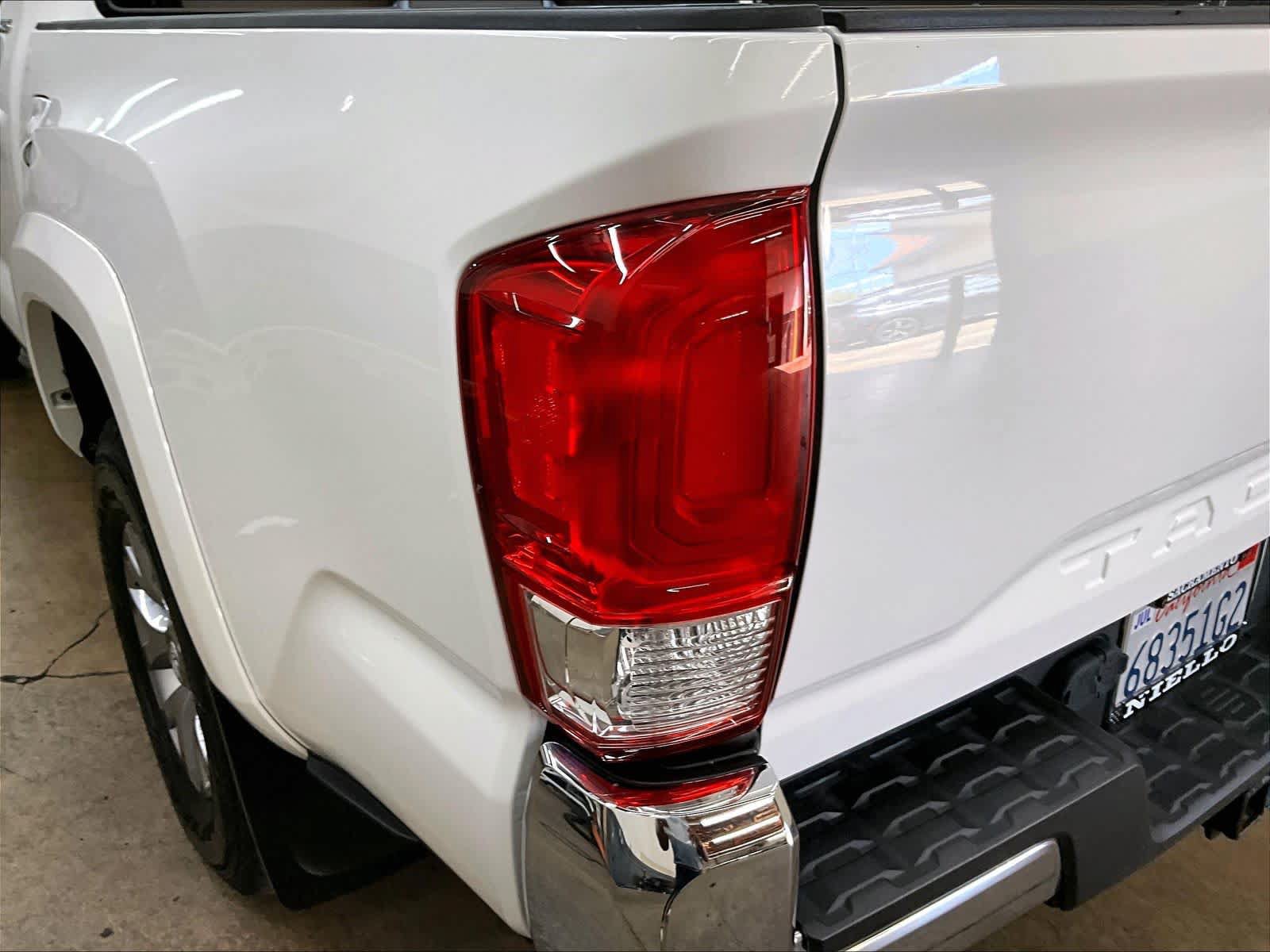 Used 2017 Toyota Tacoma SR5 w/ Tow Package RWD image 36