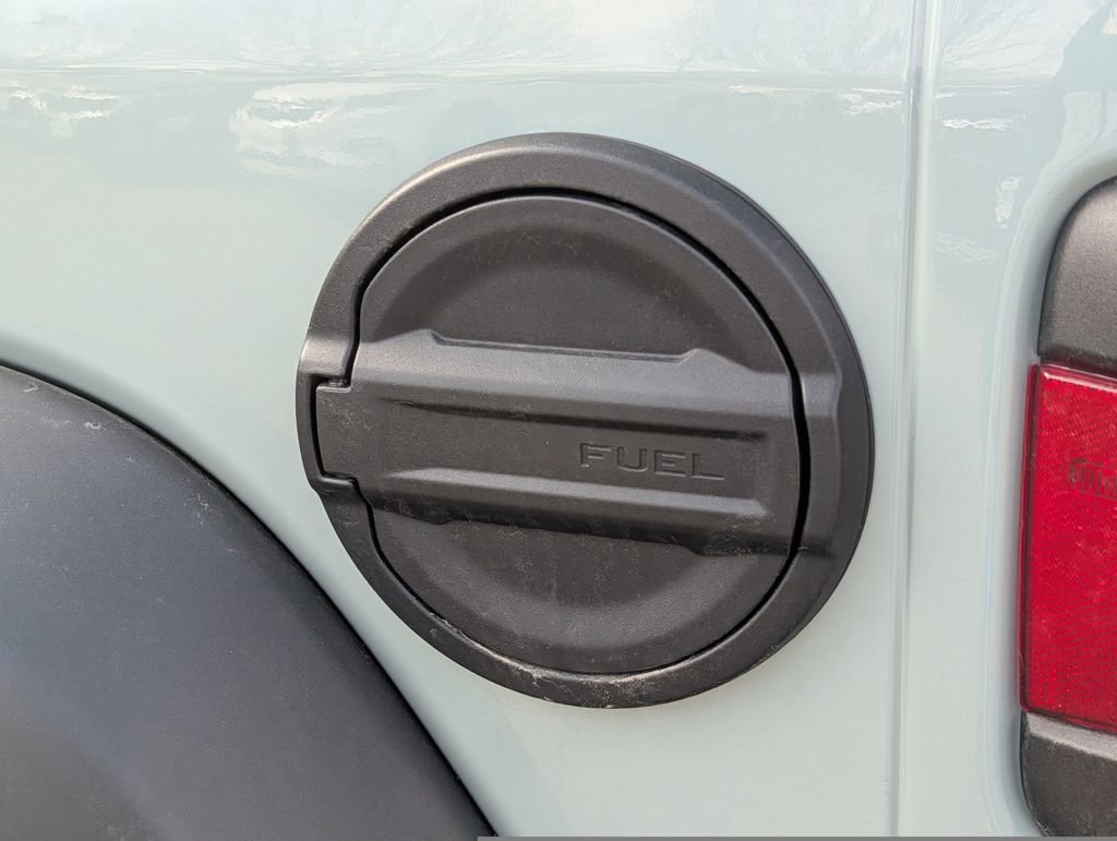 Used 2023 Jeep Wrangler Unlimited w/ Cold Weather Group image 19