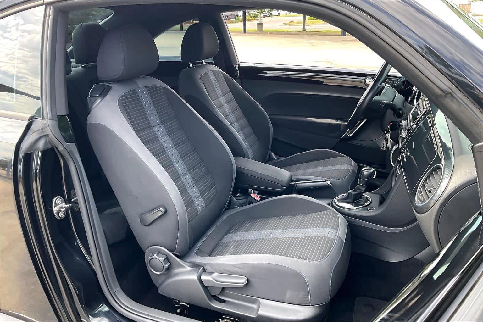 Used 2013 Volkswagen Beetle 2.0T FWD image 9