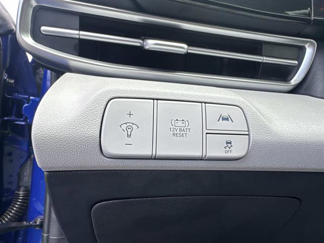 Used 2022 Hyundai Elantra Limited image 13