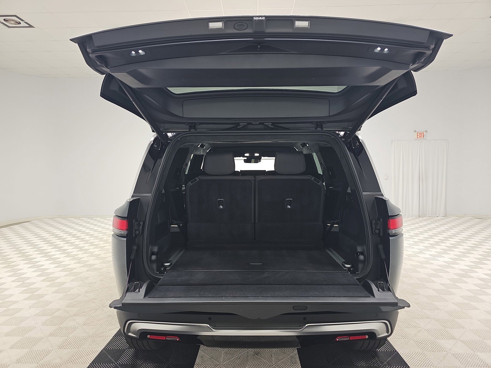 Used 2024 Rivian R1S Adventure image 15