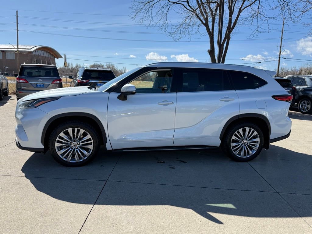 Used 2022 Toyota Highlander Platinum AWD/4WD image 7