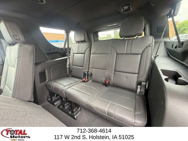 Used 2023 Chevrolet Suburban RST AWD/4WD image 12