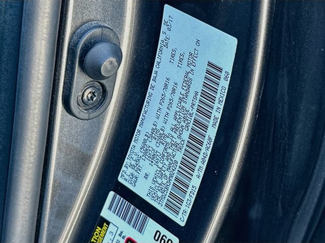 Used 2017 Toyota Tacoma TRD Off-Road w/ Premium & Technology Package AWD/4WD image 32