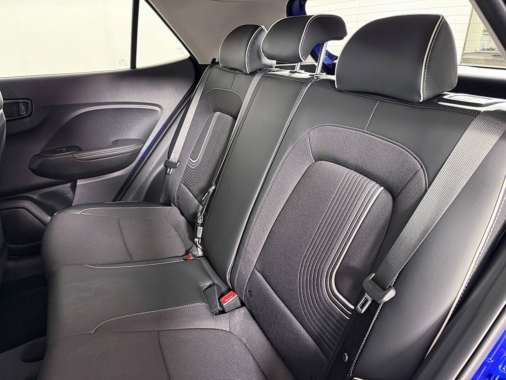 Used 2025 Hyundai Venue Limited image 27