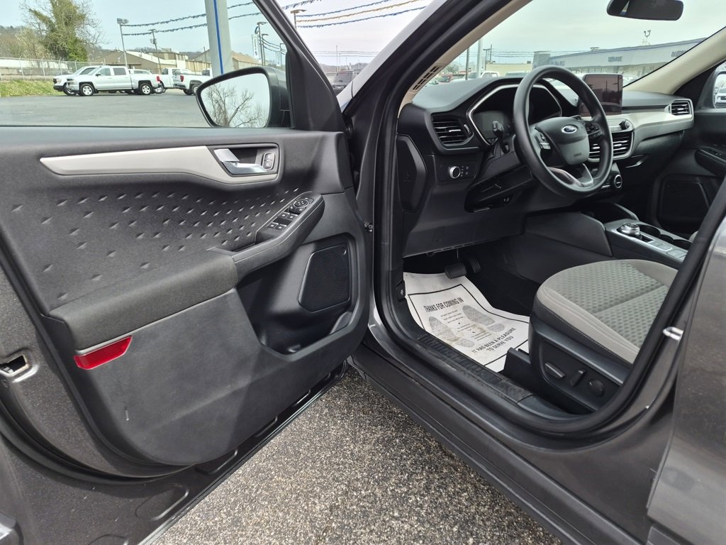 Used 2020 Ford Escape SE image 10