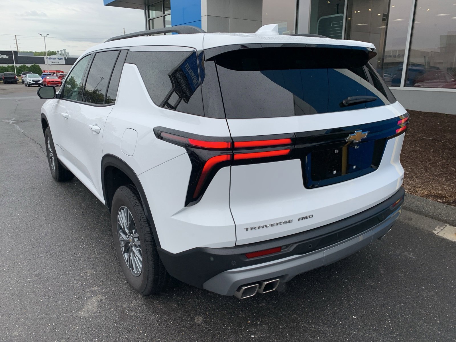 Used 2024 Chevrolet Traverse LT image 7