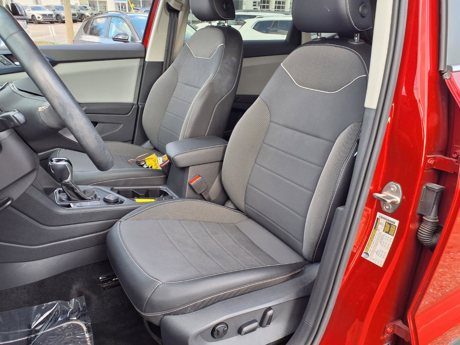 Used 2023 Volkswagen Taos SE w/ Black Wheel Package image 7