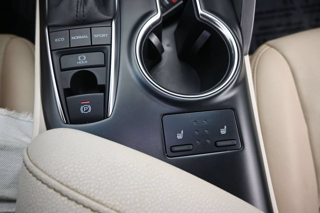 Used 2018 Toyota Camry XLE FWD image 31