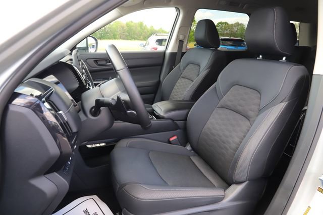 Used 2025 Nissan Pathfinder SV AWD/4WD image 13