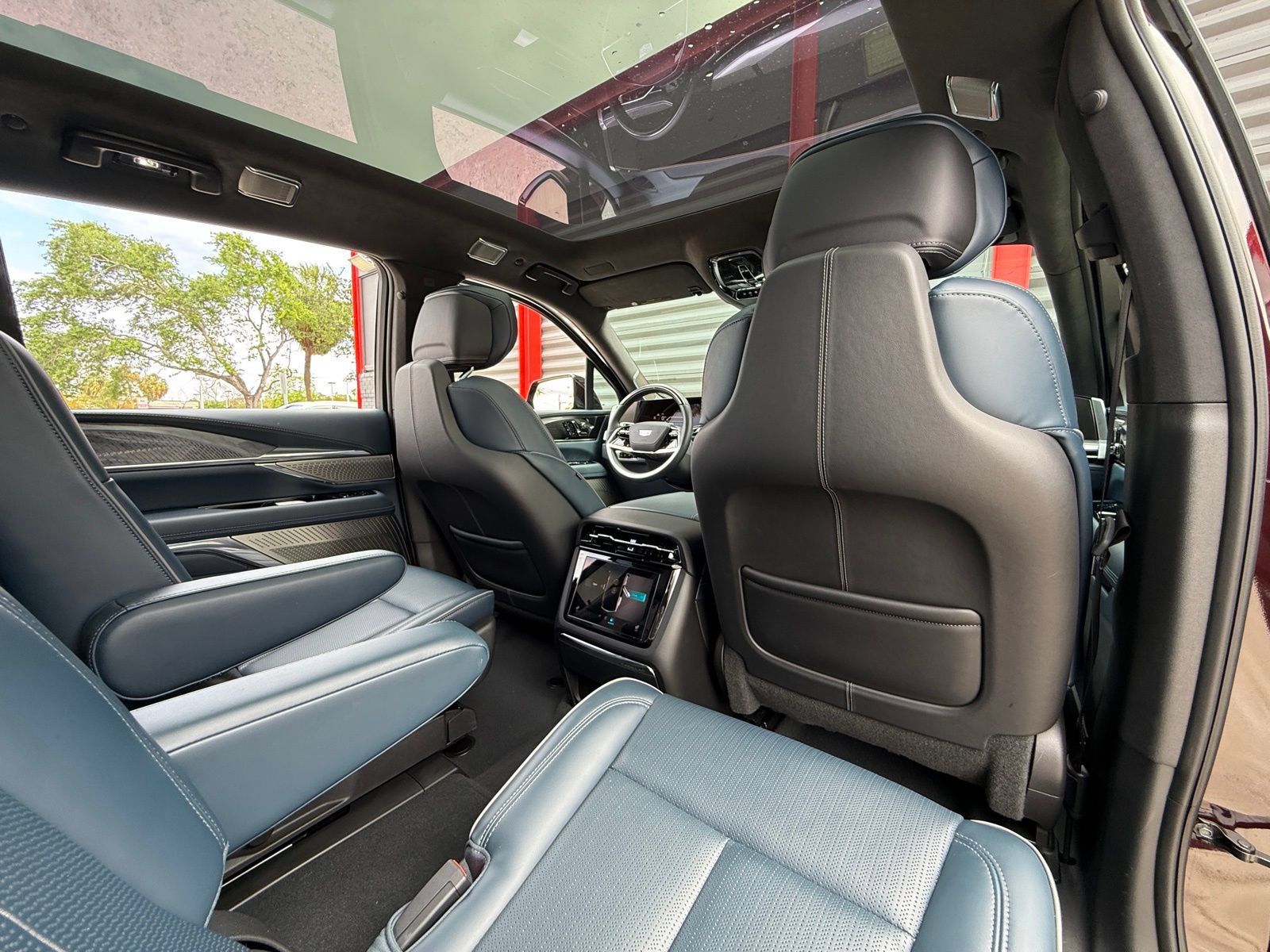 Used 2025 Cadillac Escalade IQ Luxury 2 w/ LPO, Premium Carpet Package AWD/4WD image 25