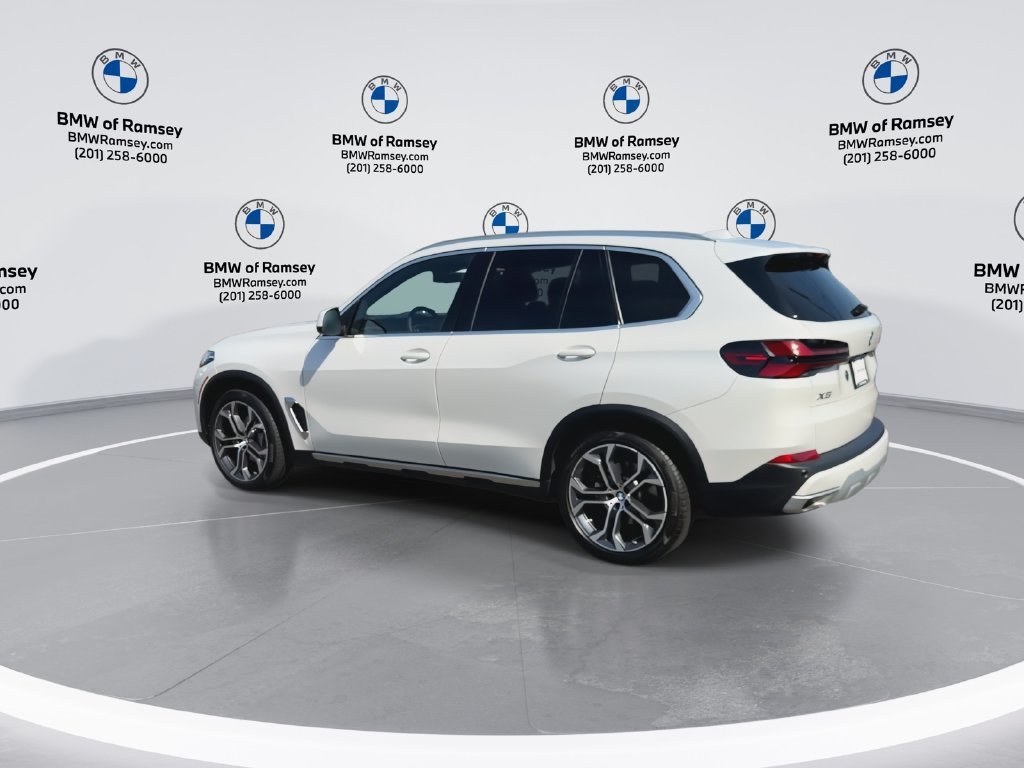 Used 2024 BMW X5 xDrive40i w/ Premium Package AWD/4WD image 6
