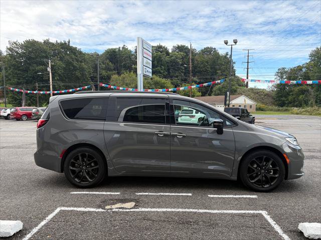 Certified 2025 Chrysler Pacifica Limited FWD image 7