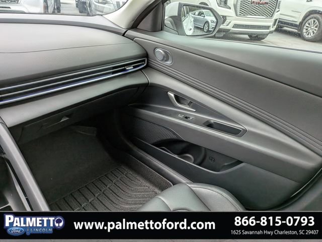 Used 2025 Hyundai Elantra Limited FWD image 16