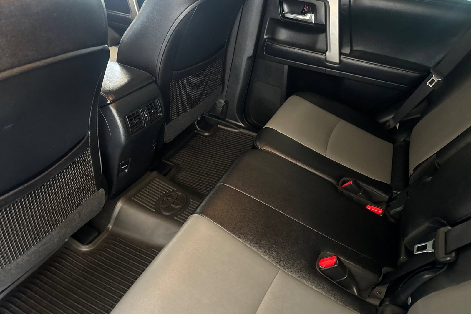 Used 2018 Toyota 4Runner SR5 Premium AWD/4WD image 9