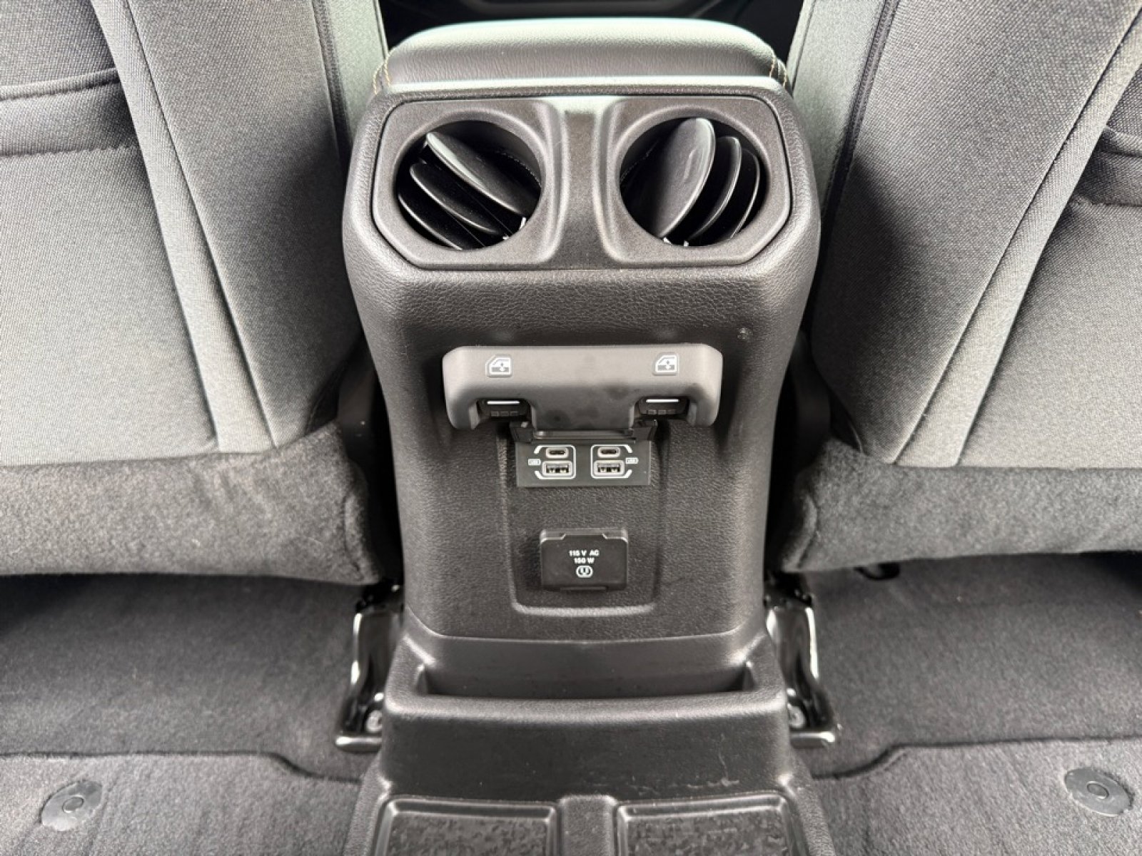 Used 2025 Jeep Wrangler Unlimited Sahara image 32