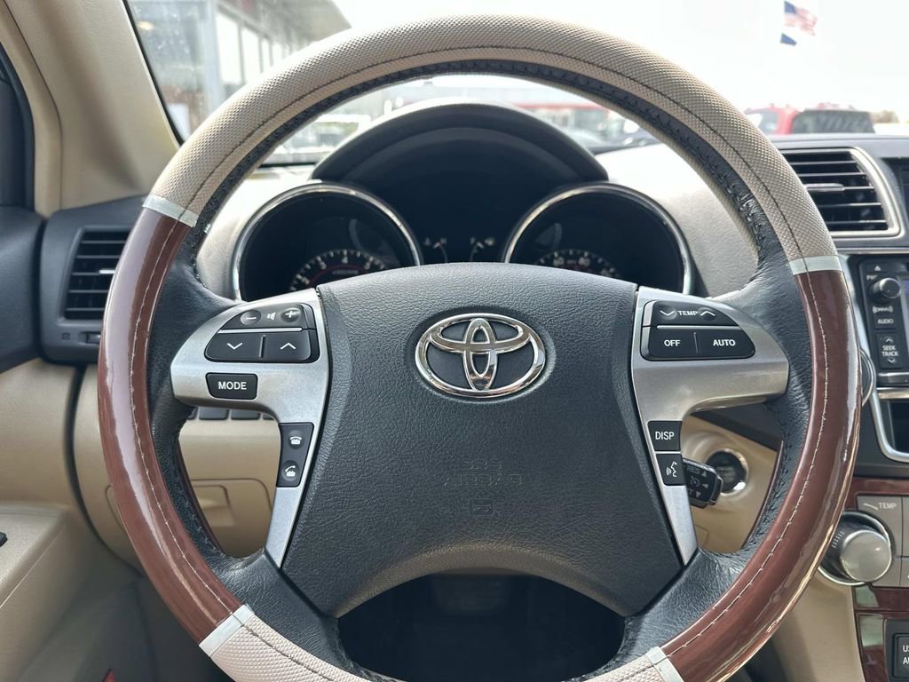 Used 2013 Toyota Highlander Limited AWD/4WD image 21