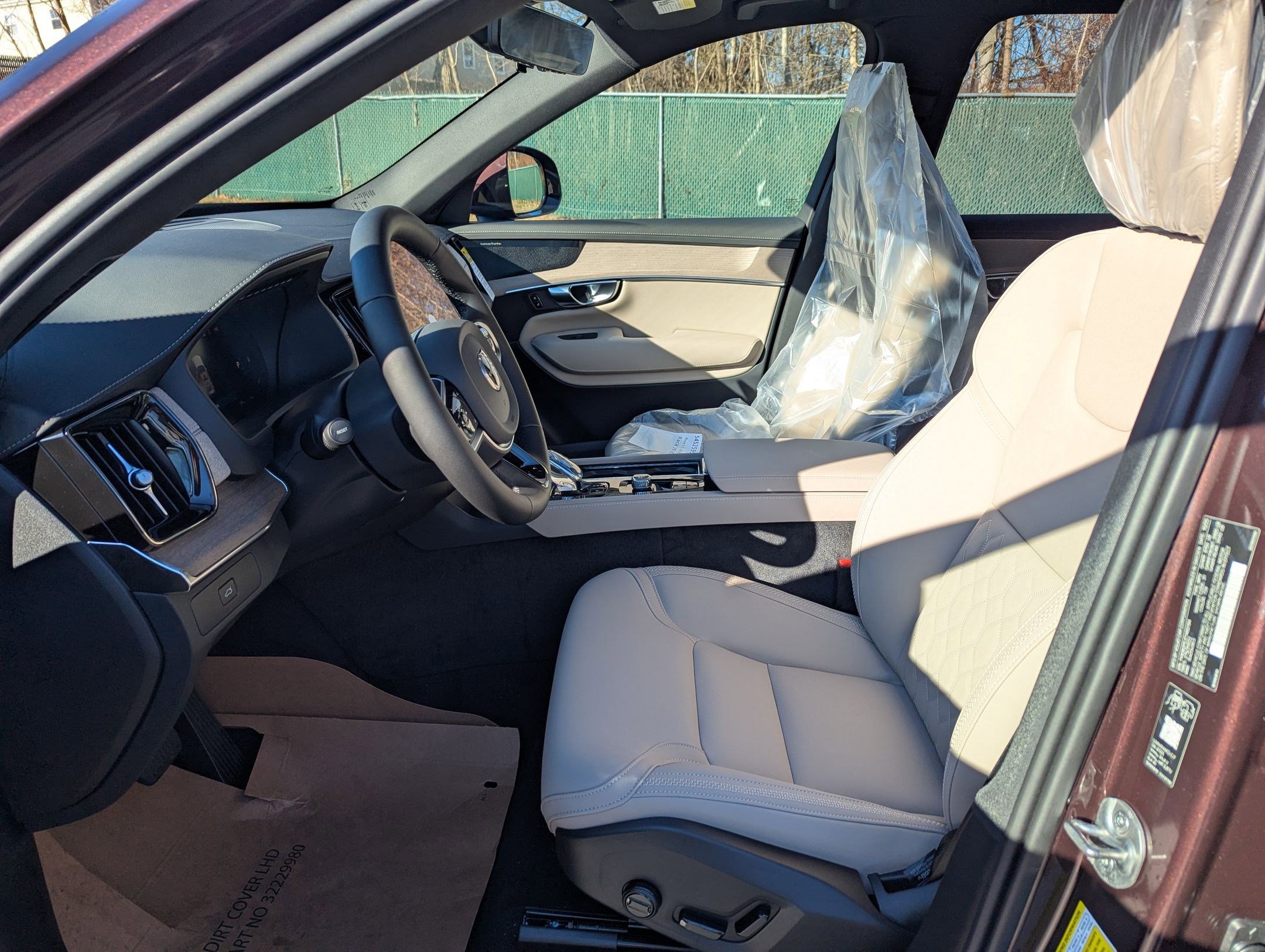 New 2026 Volvo XC90 B6 Plus w/ Protection Package Premier image 8