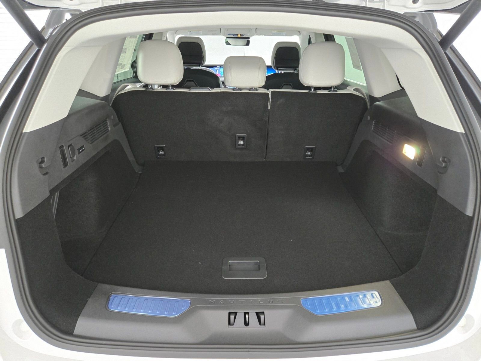 New 2026 Lincoln Nautilus Premier w/ Jet Appearance Package image 17