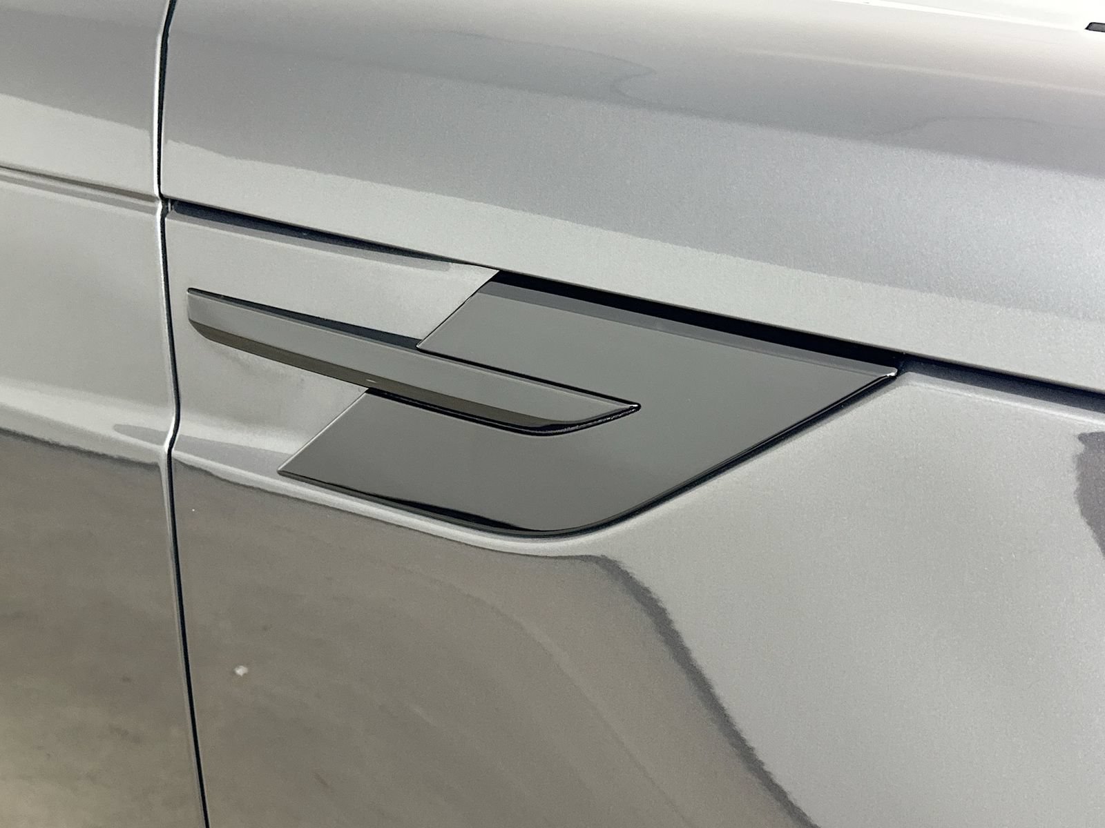 New 2026 Land Rover Range Rover Sport Dynamic SE AWD/4WD image 9