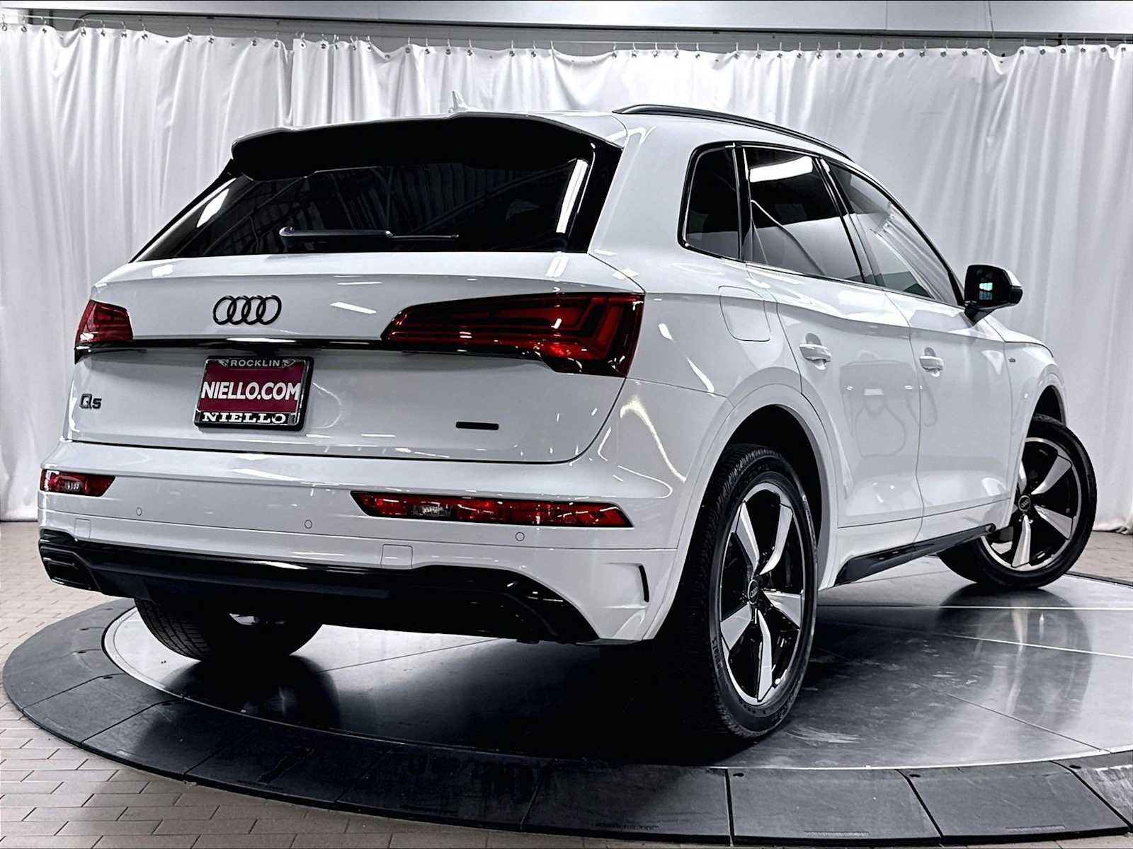 Used 2023 Audi Q5 2.0T Premium Plus w/ Premium Plus Package AWD/4WD image 10