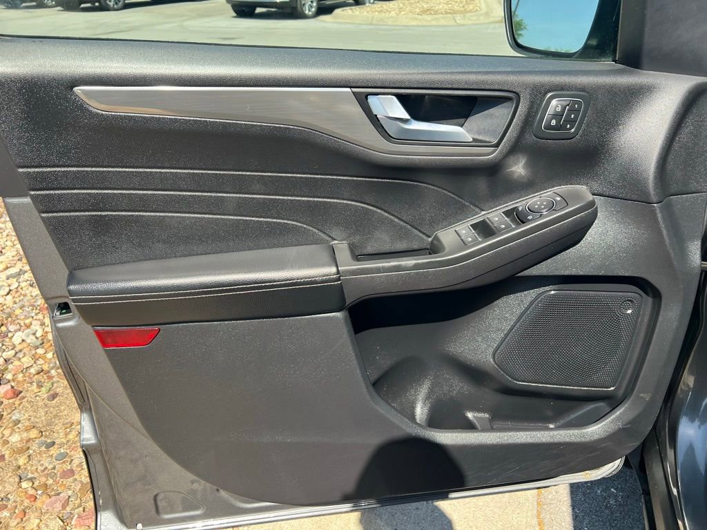 Used 2022 Ford Escape Titanium AWD/4WD image 17